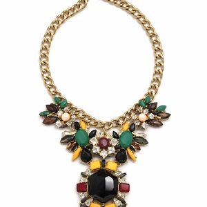Elegant Gold and Black Statement Necklace